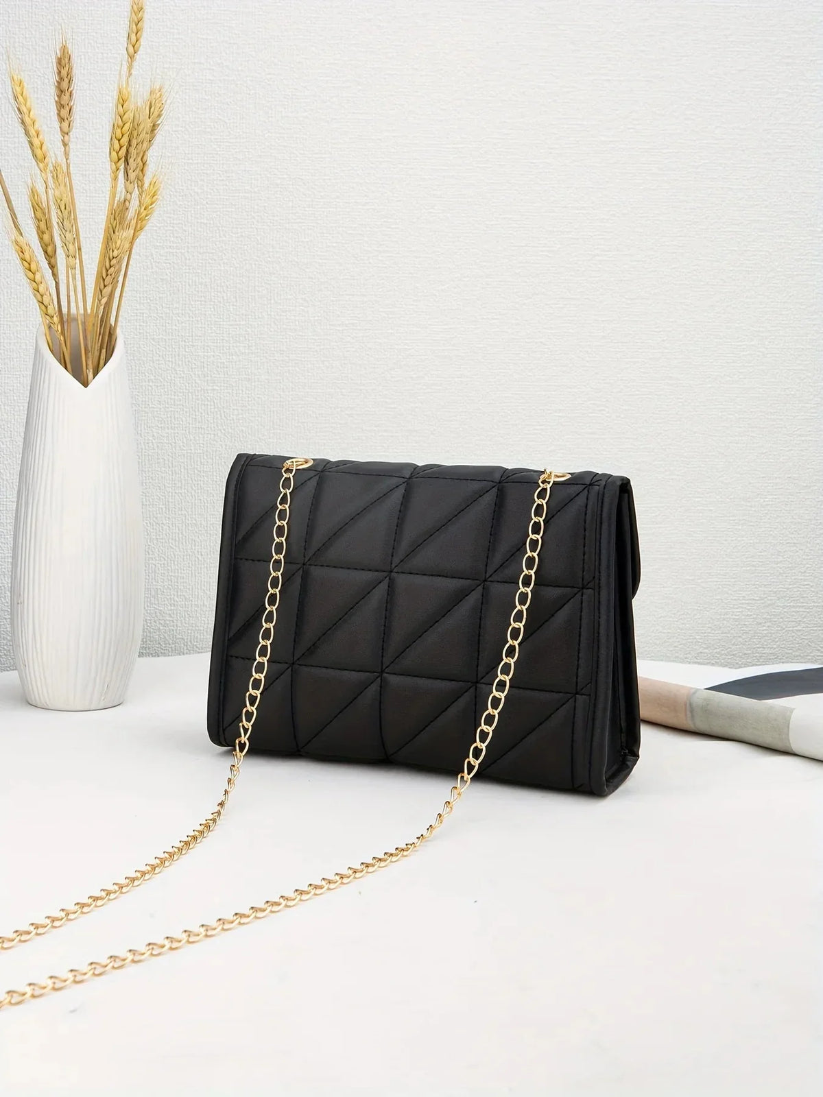 Bolso Transversal de Mujer en Matelassé con Cierre Dorado Modelo Lumière Noir