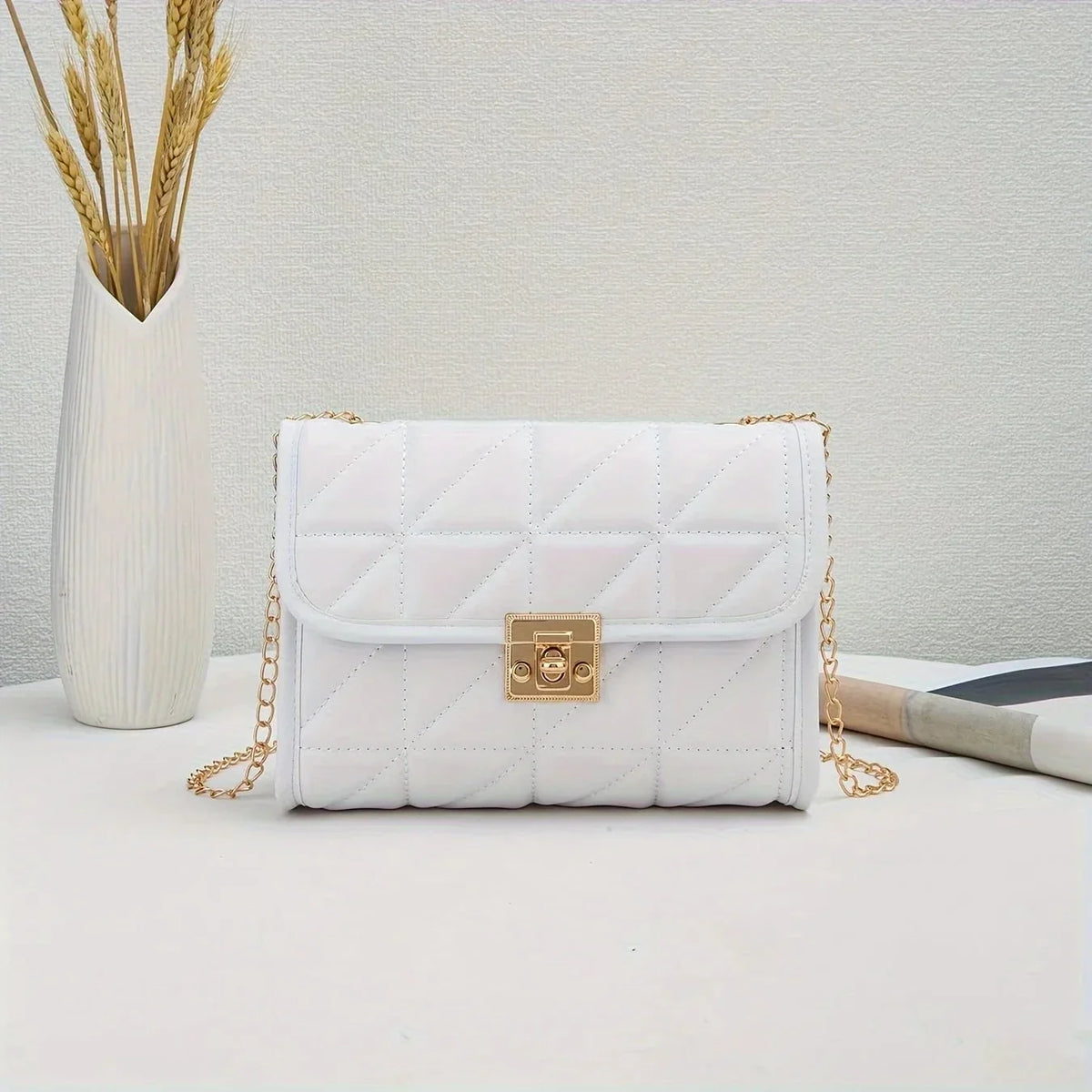 Bolso Transversal de Mujer en Matelassé con Cierre Dorado Modelo Lumière Noir